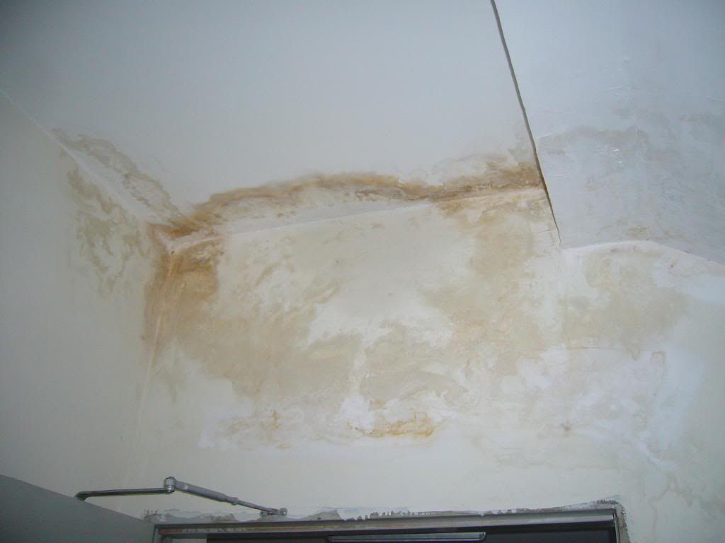 Tại sao tường quét xi măng, lăn sơn chống thấm vẫn bị thấm